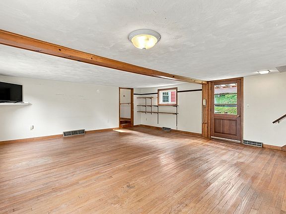 4th image of 200 Hockanum Rd