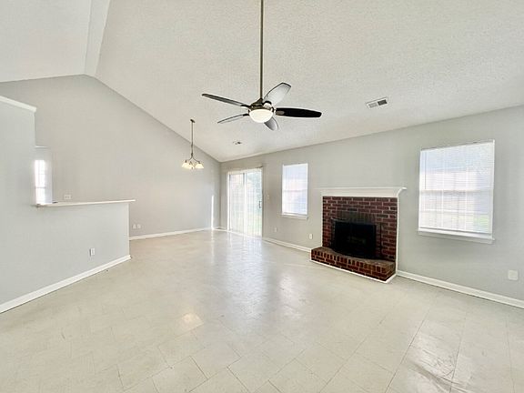 3rd image of 1012 Ridgefield Cir