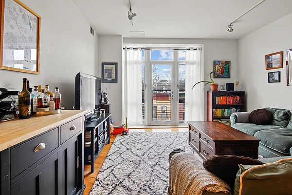 Rented by MYRTA ECHEVARIA LTD | media 16