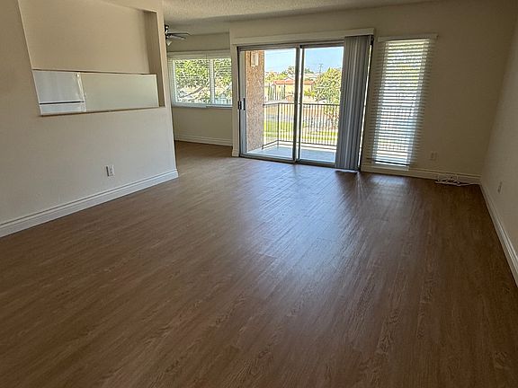 3rd image of 860 Main St APT D