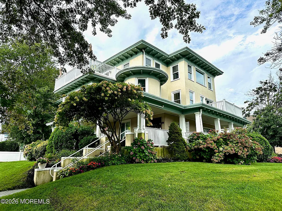 1211 Grand Ave #301
