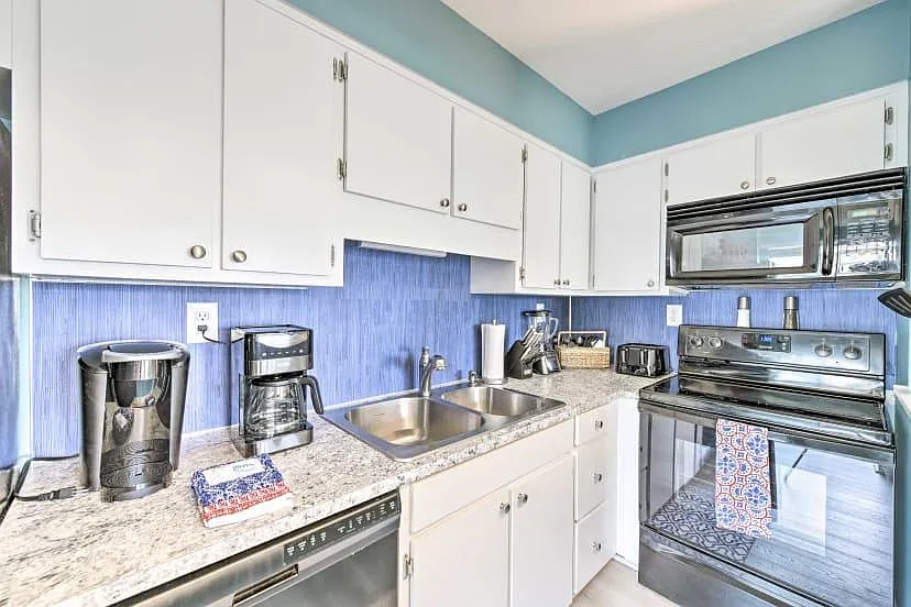 6829 Thomas Dr — Photo 4