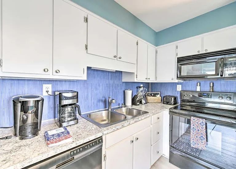 6829 Thomas Dr — Photo 4