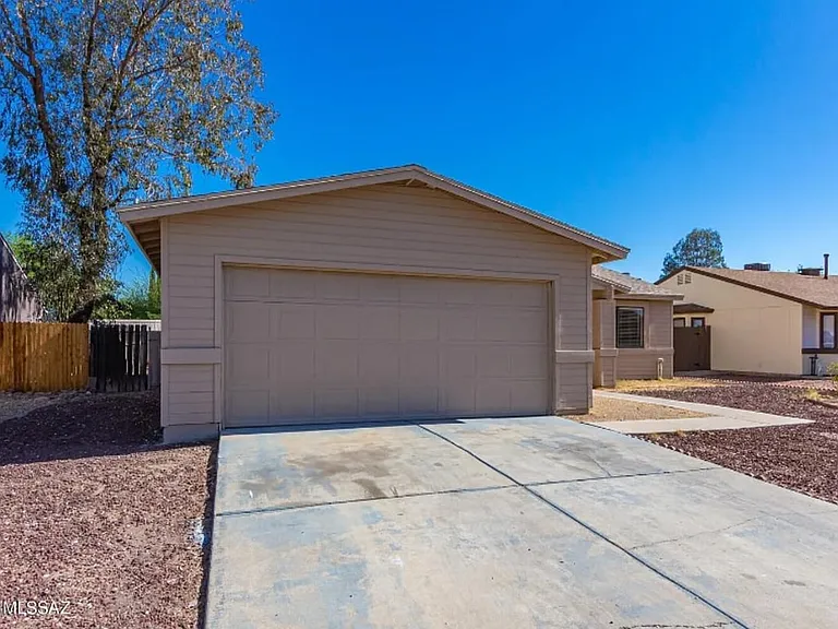 1940 W Chardonnay Dr — Photo 1