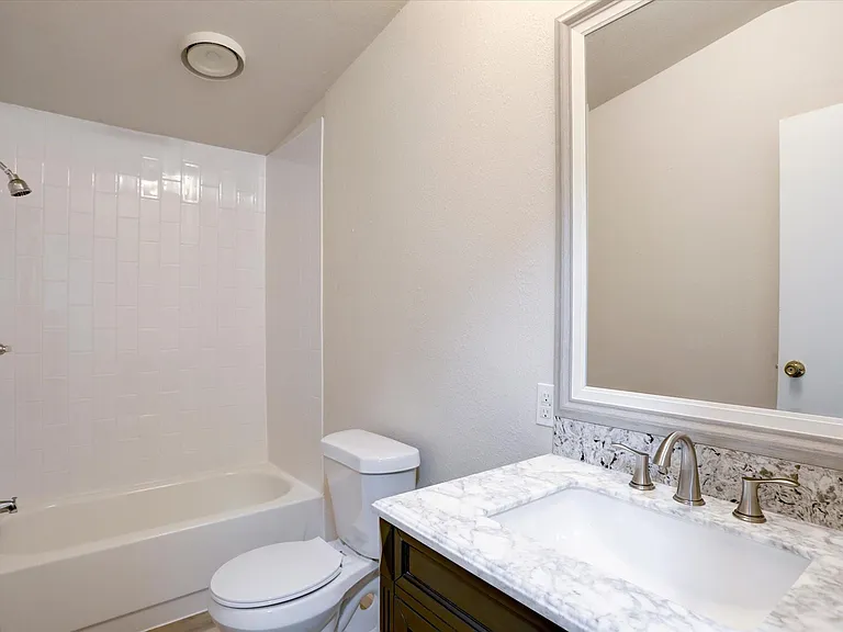 5806 S Highway 35 — Photo 10