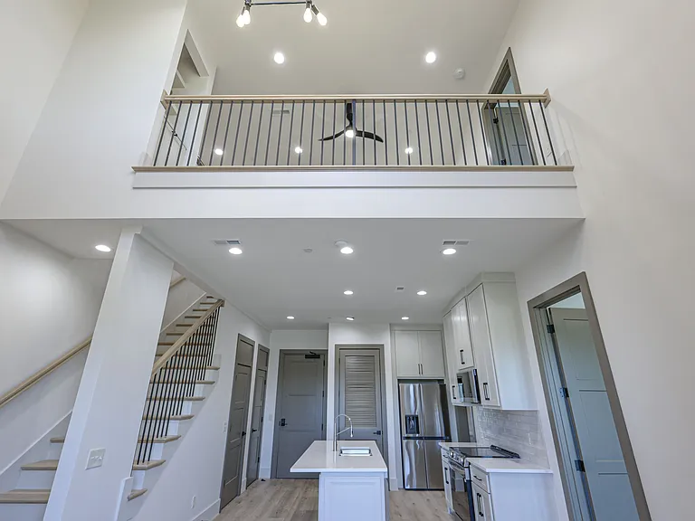 1025 Southwalk Dr — Photo 9