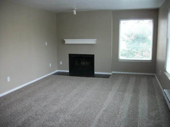 11250 Greenwood Ave N APT 201, Seattle, WA 98133