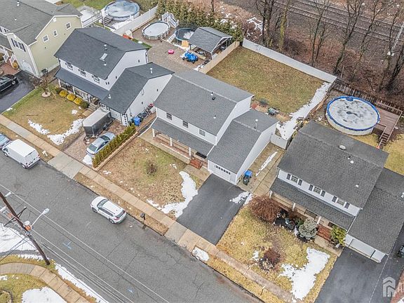 4th image of 52 Westside Ave
