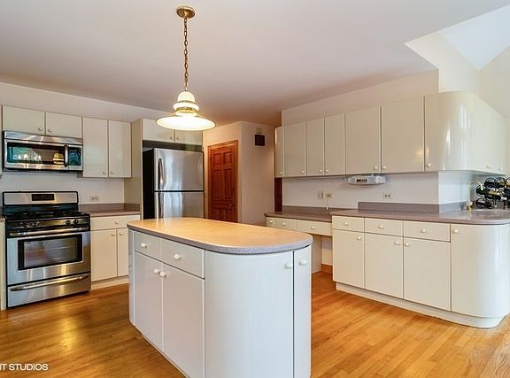 5th image of 248 Windsor Ave