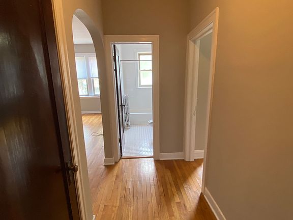 3rd image of 1900 W Pratt Blvd #1904-1A