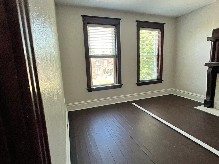 4434 Clarence Ave — Photo 9