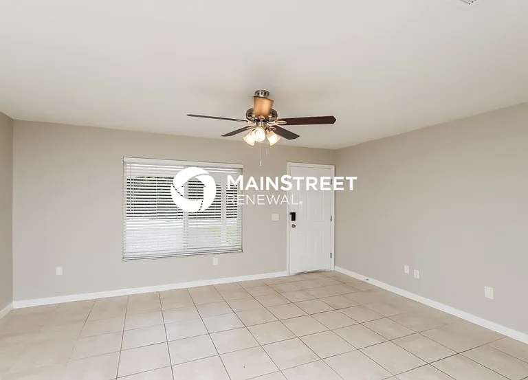 1391 Nolan St NE — Photo 3