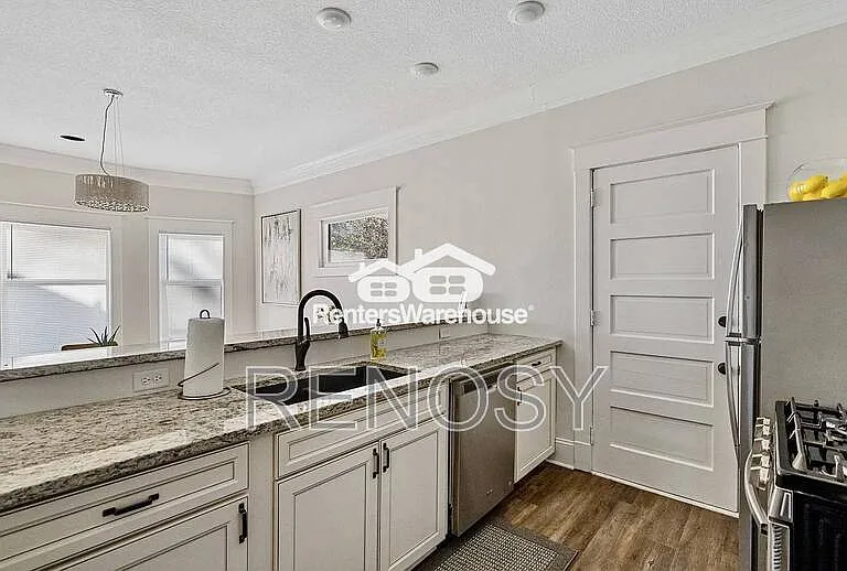 544 36th St #1 — Photo 5