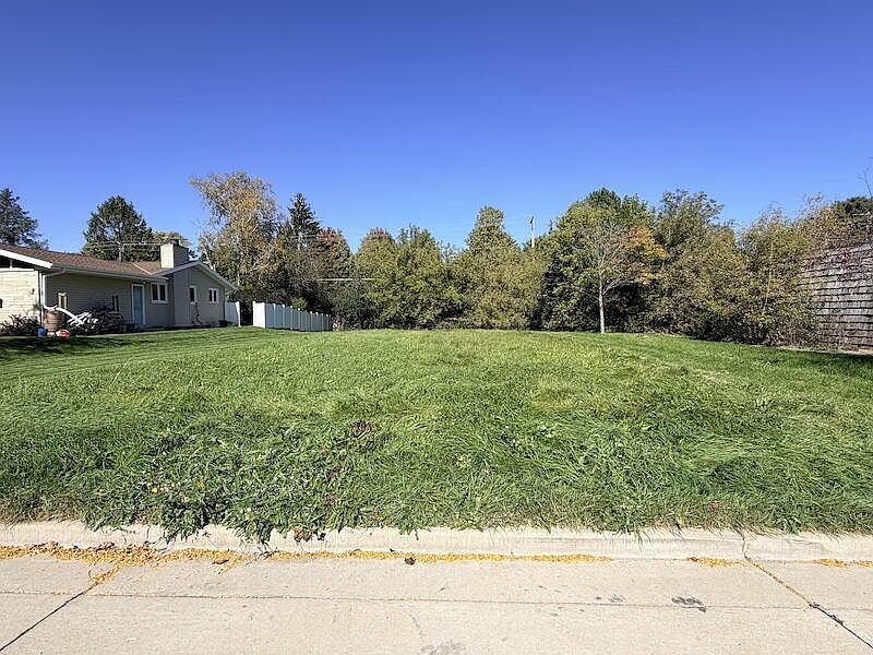 1st image of 54 STEEPLECHASE DRIVE