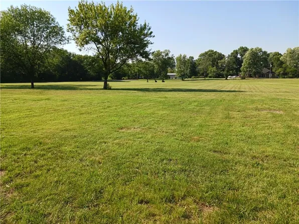 W Carlton St, Frontenac, KS 66763