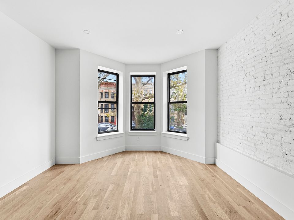 2nd image of 474 Irving Ave #2