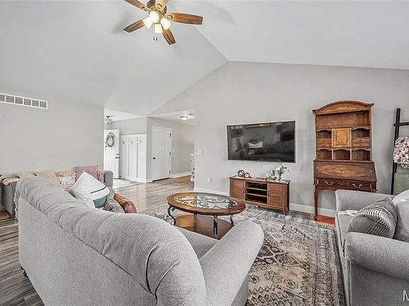 5th image of 208 Ridgeview Dr