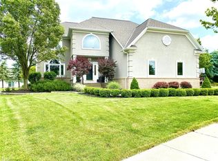 383 N Stonehaven Dr, Highland Heights, OH 44143