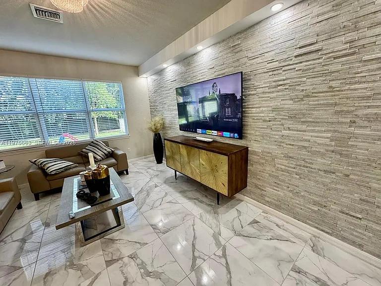 4334 Ficus St — Photo 3