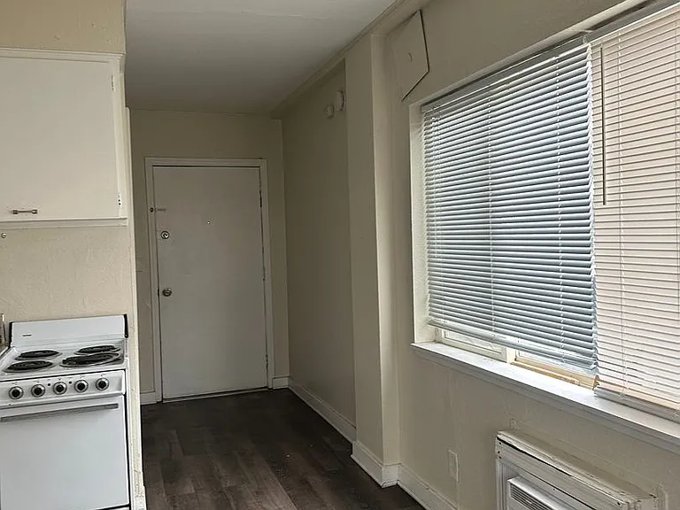 1021 N 1st St — Photo 5