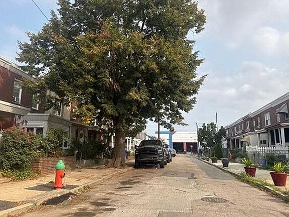 4th image of 2247 Larue St