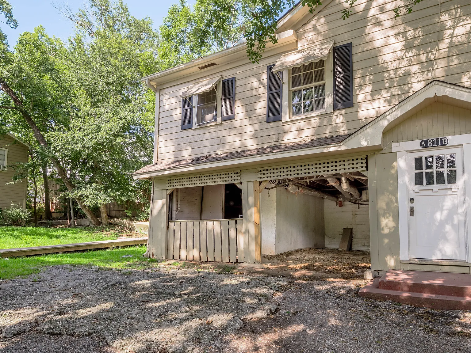 811 Sam Houston Ave — Photo 2