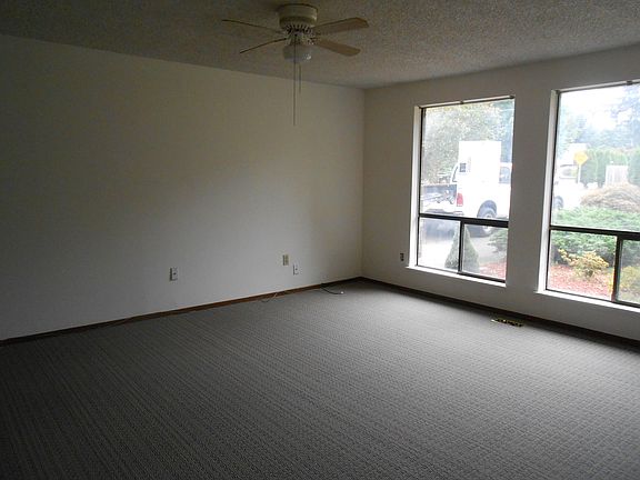 4th image of 11021 152nd St E