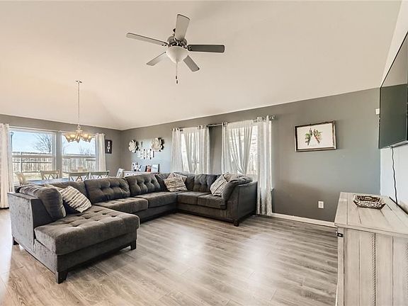 3rd image of 349 Tailwind Dr