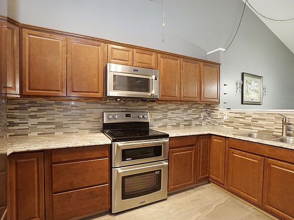 5th image of 4811 Riverview Ave #9