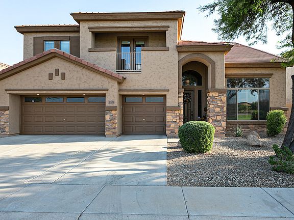 2nd image of 17523 W Saguaro Ln