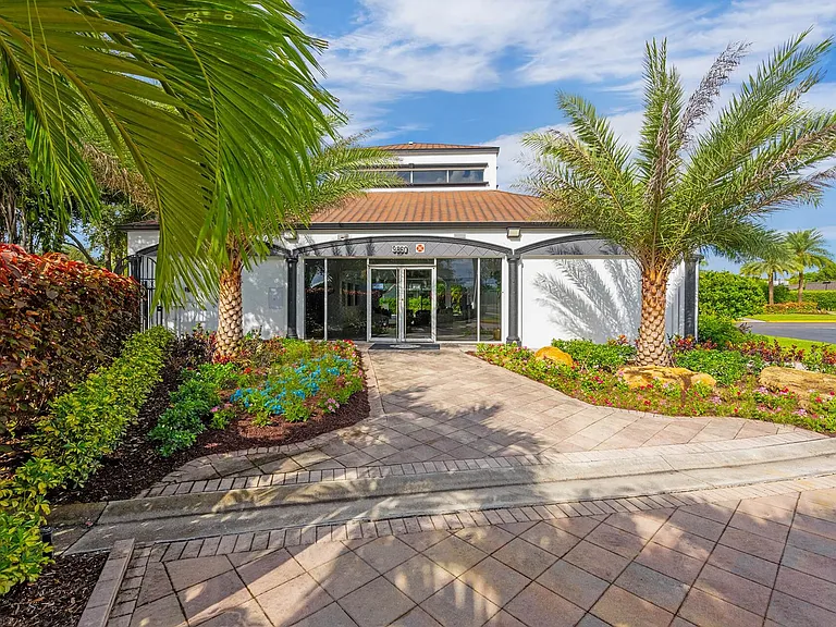 The Luxe at Boca — Photo 10