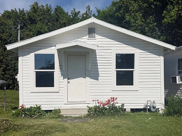 125 Nancy Ln — Photo 1