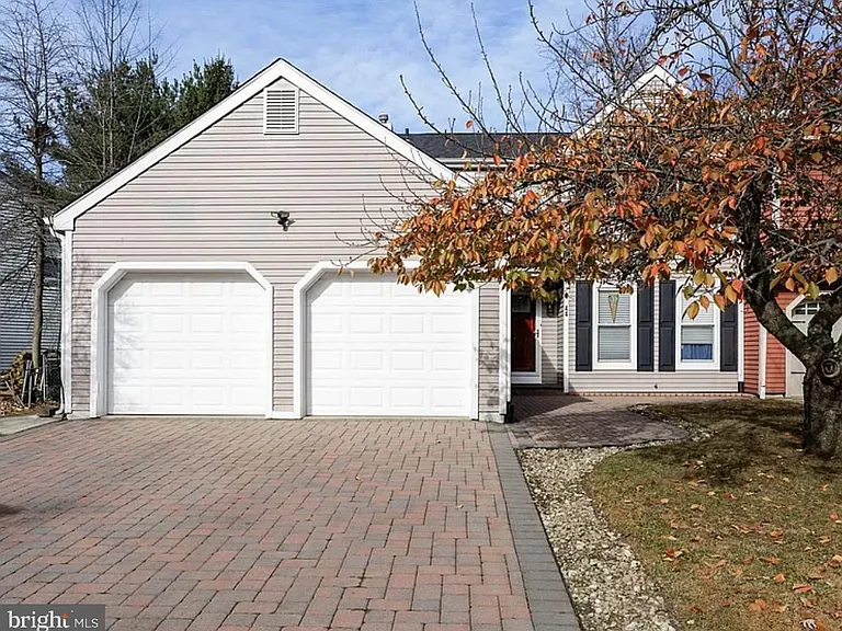 44 Brambling Ln — Photo 1