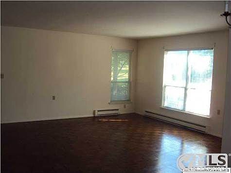 4th image of 947B Liverpool Cir