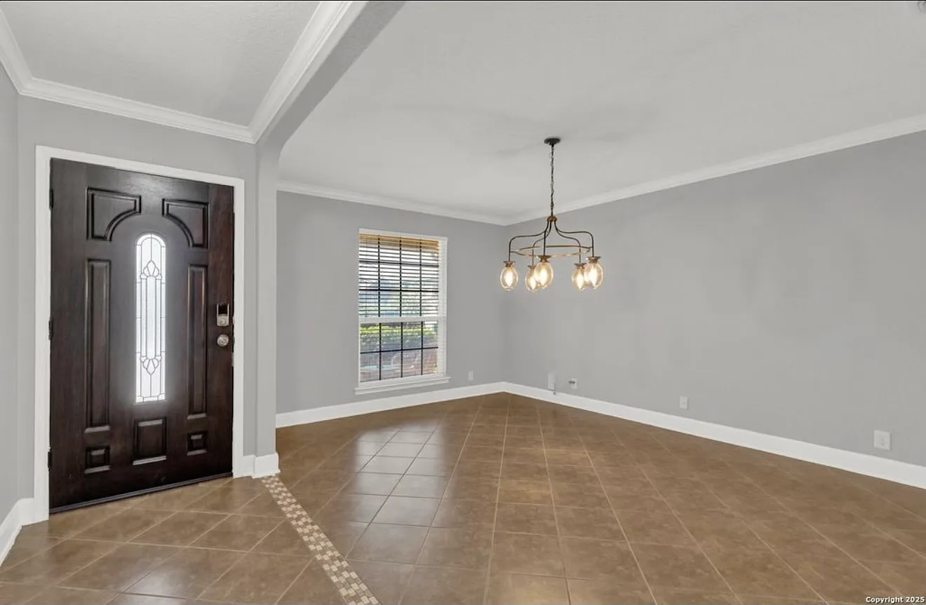 4 bed, 2309 sqft, $2,100 — Photo 4