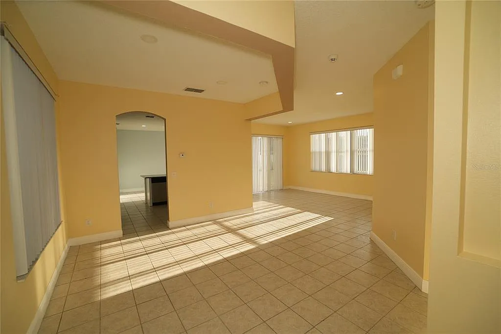 3 bed, 2.0 bath, 1554 sqft, $1,999 — Photo 4