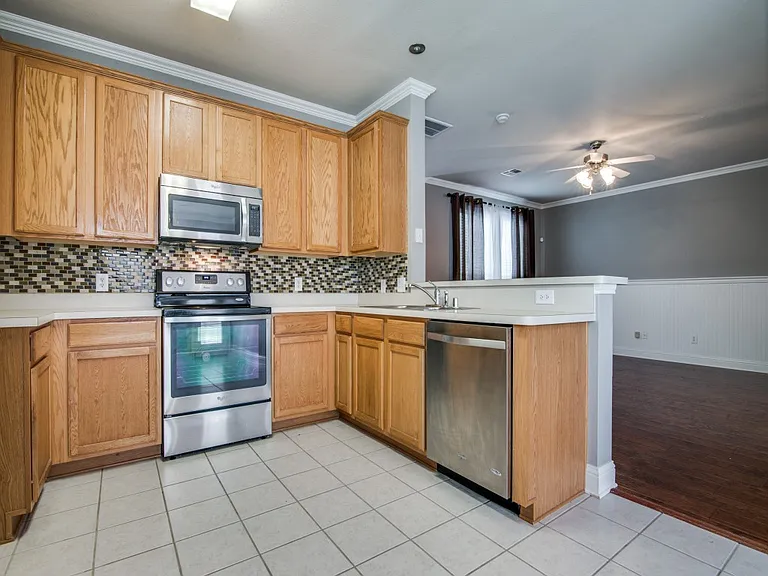 10120 Cherry Hill Ln — Photo 16
