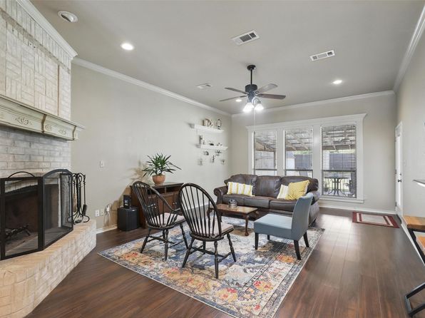 1220 Chaparral Ln, Granbury, TX 76048