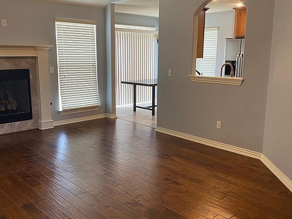 3rd image of 603 W Worchester St