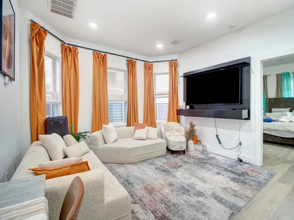 113 Grant Avenue image 3 of 26