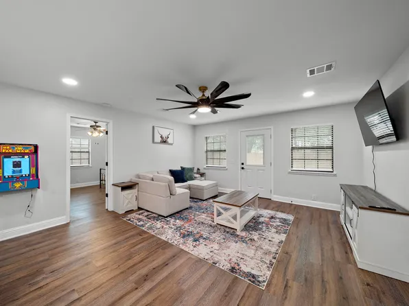 (undisclosed Address), Houston, TX 77092
