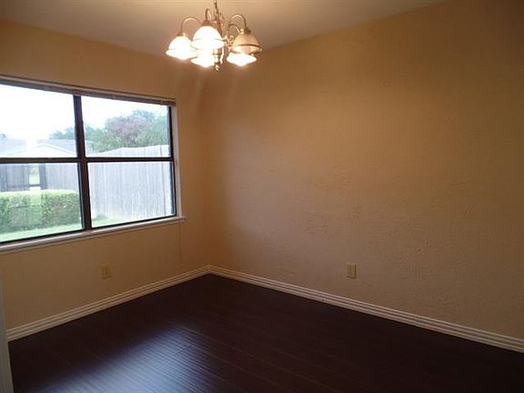 4th image of 1129 Lombardy Dr