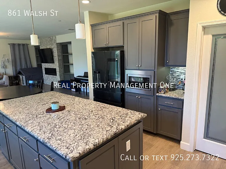 861 Walsh St — Photo 9