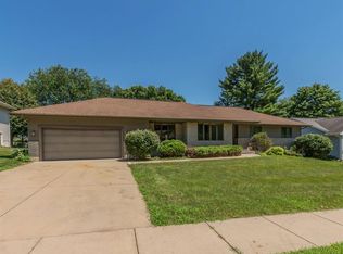 2711 30th St SW, Cedar Rapids, IA 52404