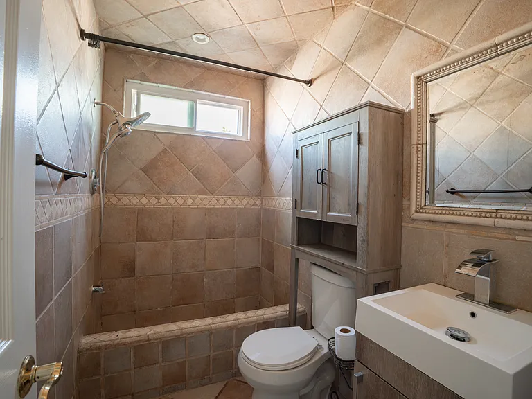 3003 Barnard St #4 — Photo 11