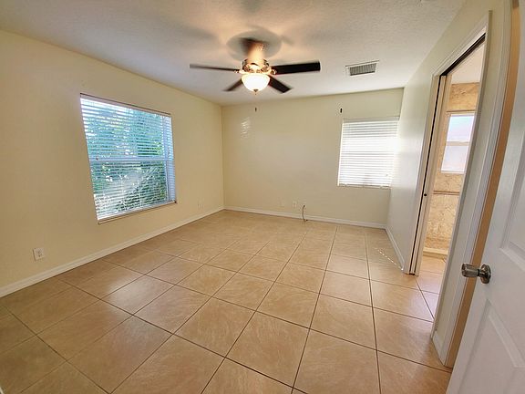 3rd image of 532 Lee Ave