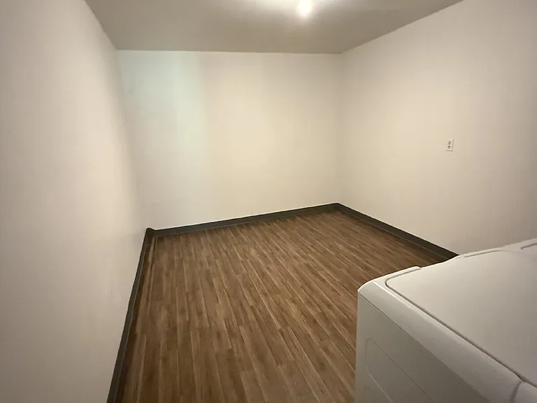 713 F Pl NE #4 — Photo 12