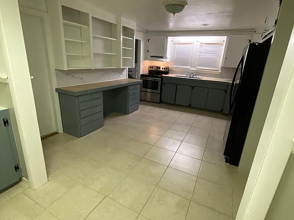Kitchen (Back)