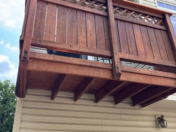 952 Harrison Cir, Alexandria, VA 22304