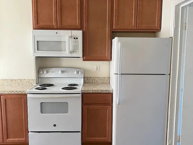 136 E Bushkill St — Photo 8